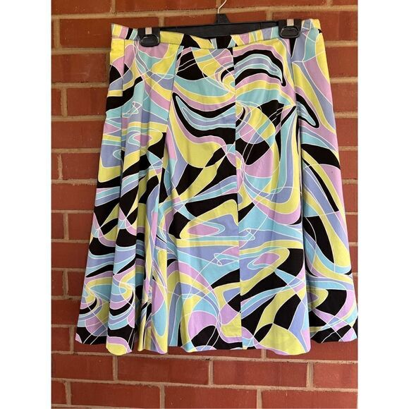 Retro Style Skirt - Picture 3 of 4